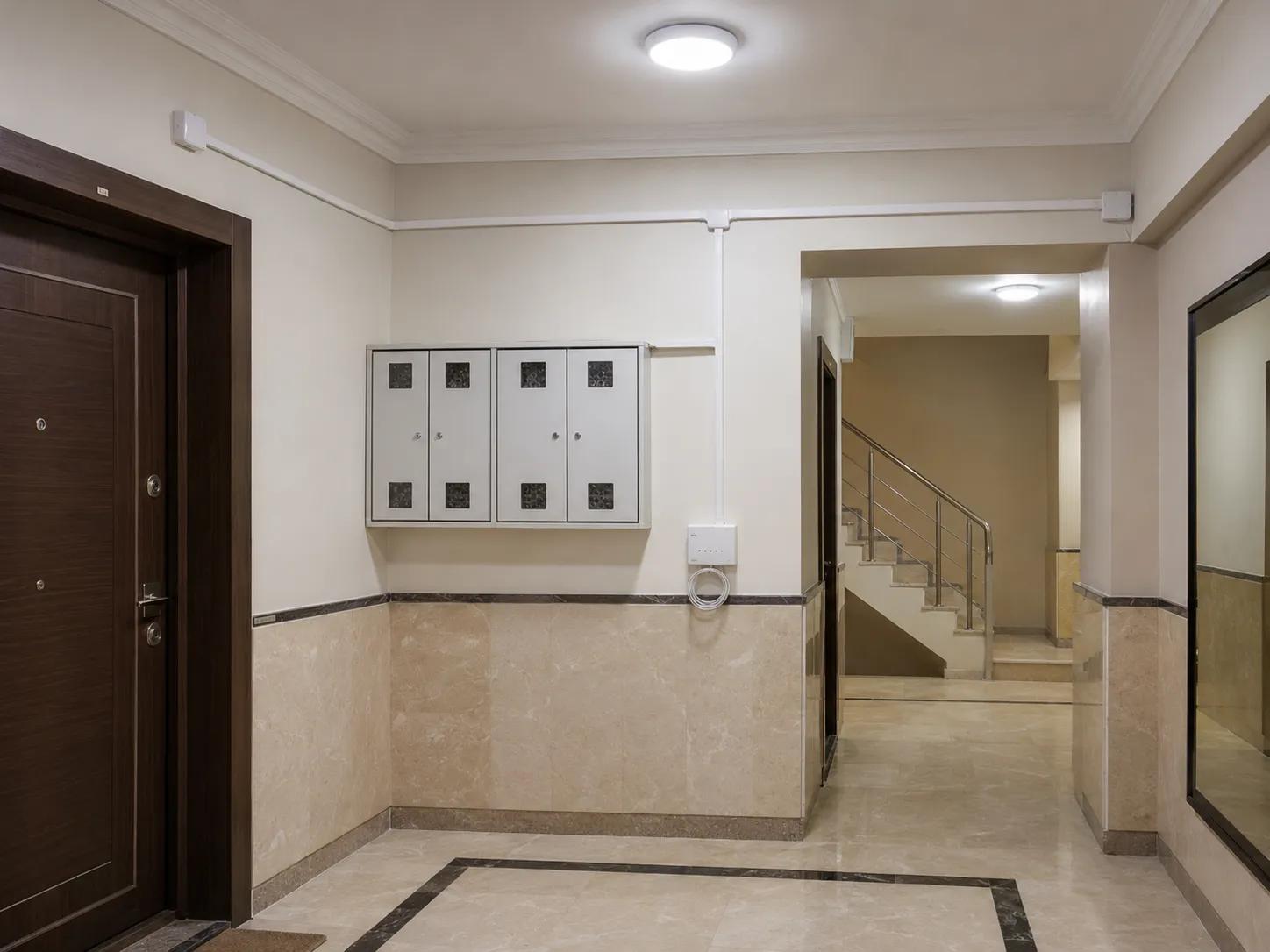 data / İ̇nternet hattı çekimi sonrası apartman ortak alanı teslim görünümü