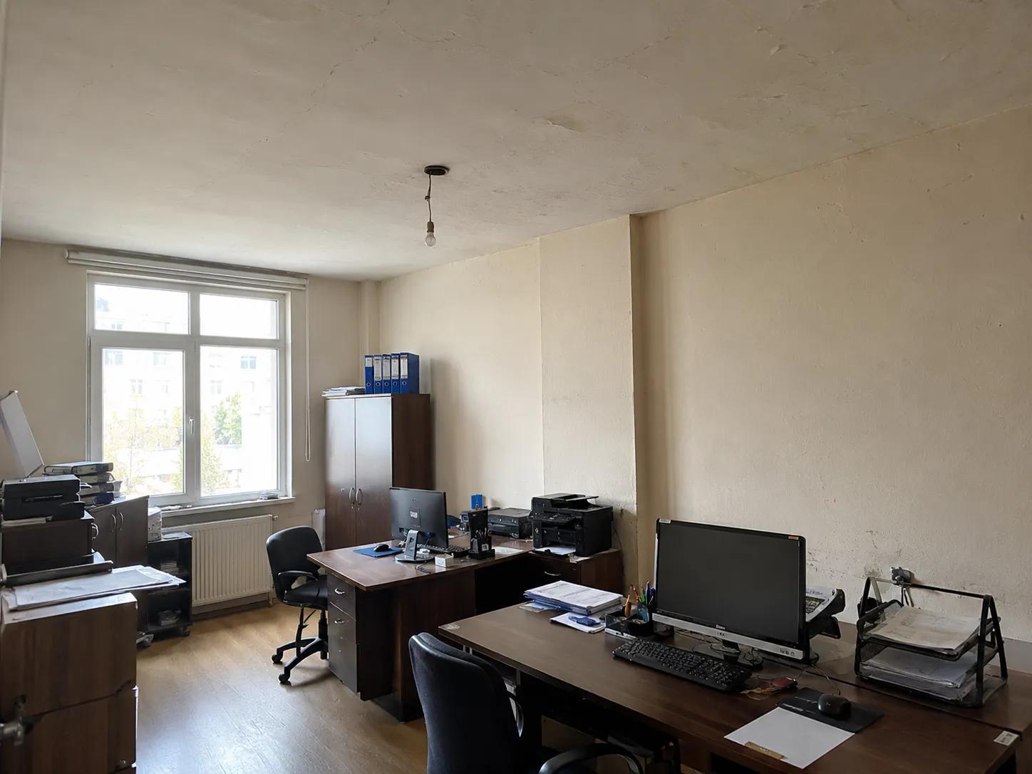 dekoratif magnet asma tavan öncesi ofis görünümü