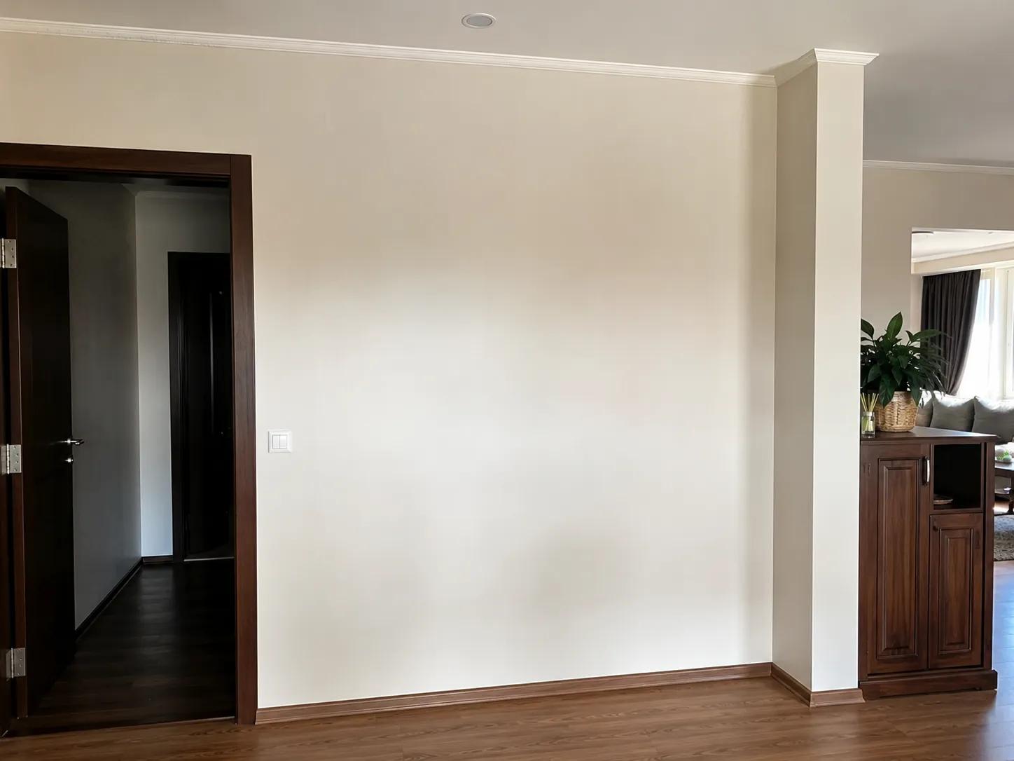 Salon Girişinde Aydınlatmalı Dekoratif Niş öncesi görünüm