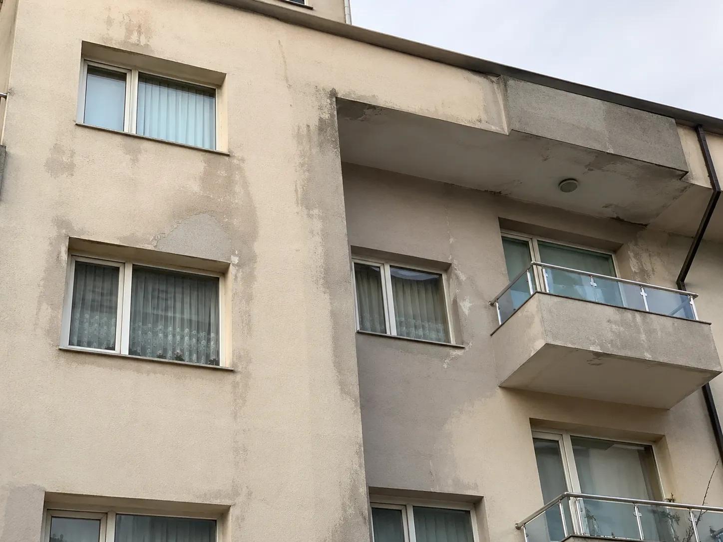 Kusurlu apartman cephesi