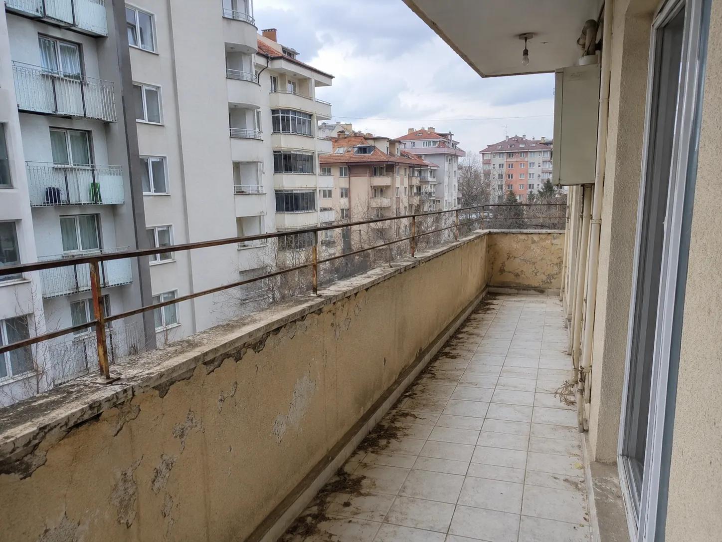 ferforje montajı öncesi balkon / cephe görünümü
