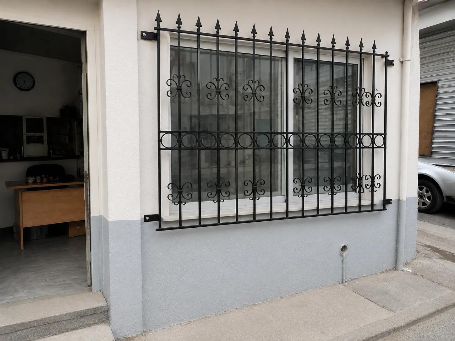 ferforje montajı sonrası i̇şyeri teslim görünümü