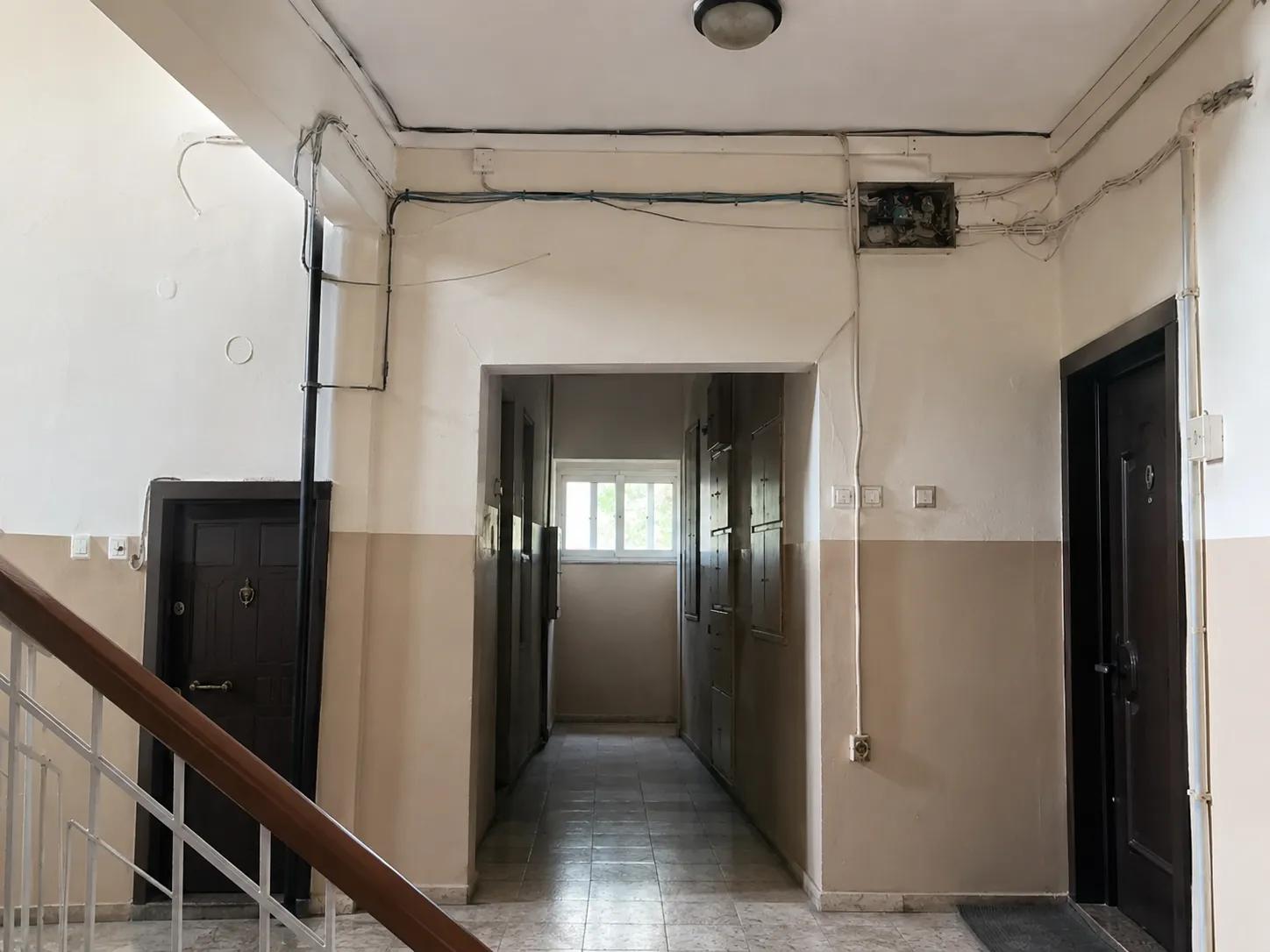 kablo çekimi (elektrik hattı) öncesi apartman ortak alanı görünümü