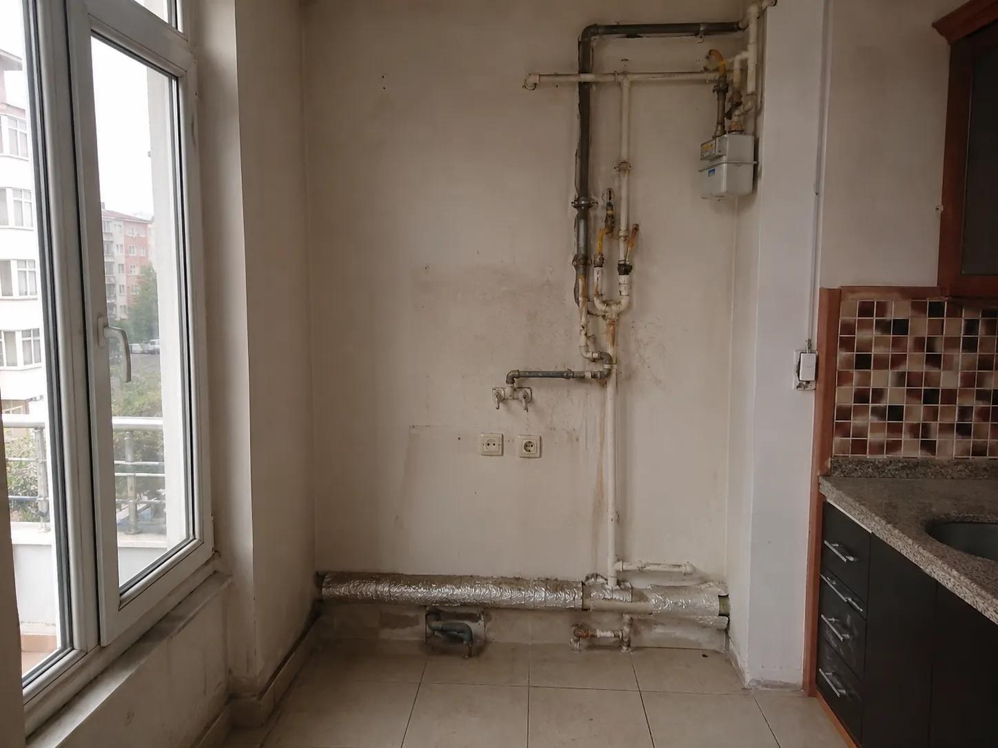 kombi montajı öncesi daire görünümü