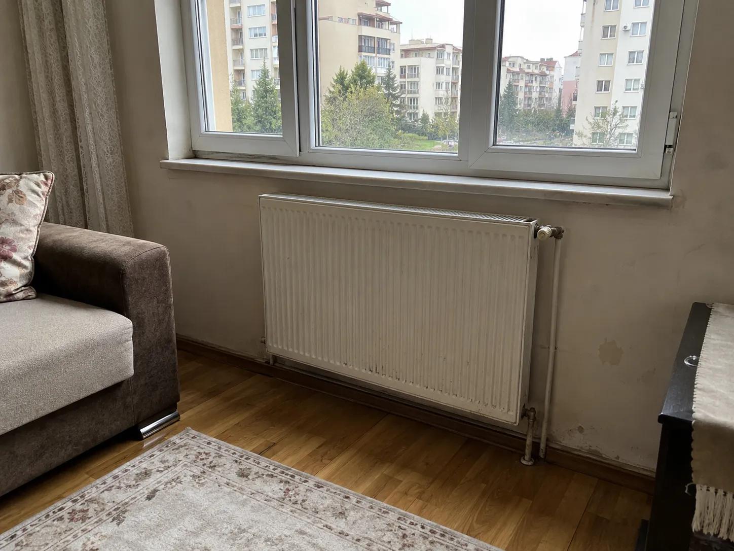 petek temizliği öncesi site dairesi görünümü