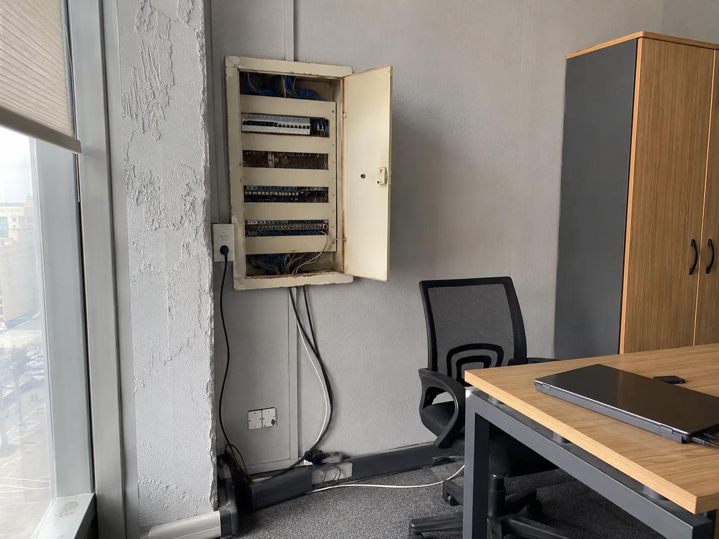 sigorta kutusu değişimi öncesi ofis görünümü