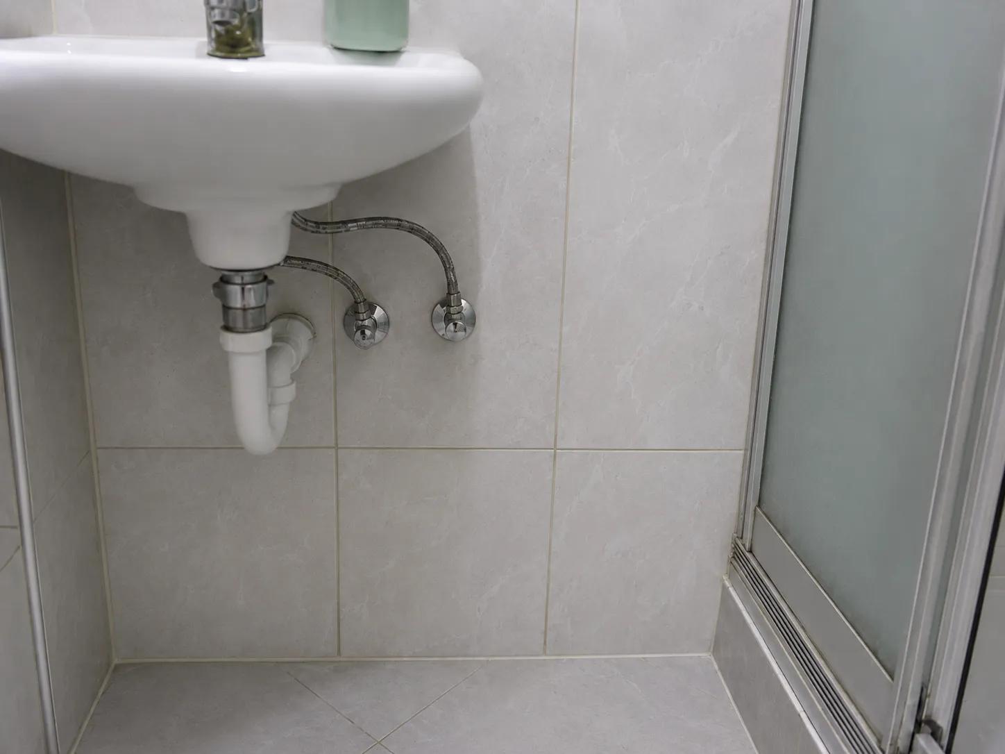 su kaçağı tespiti & onarım sonrası banyo teslim görünümü