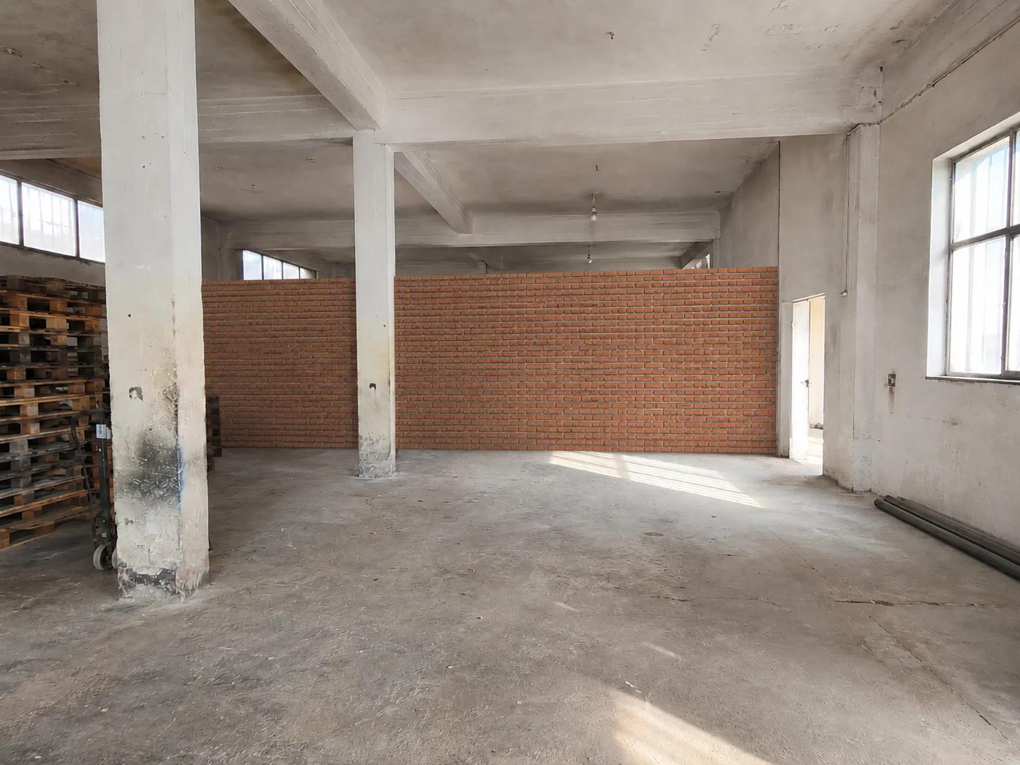 Depo İçinde Yeni Bölüm Oluşturan Tuğla Duvar sonrası görünüm