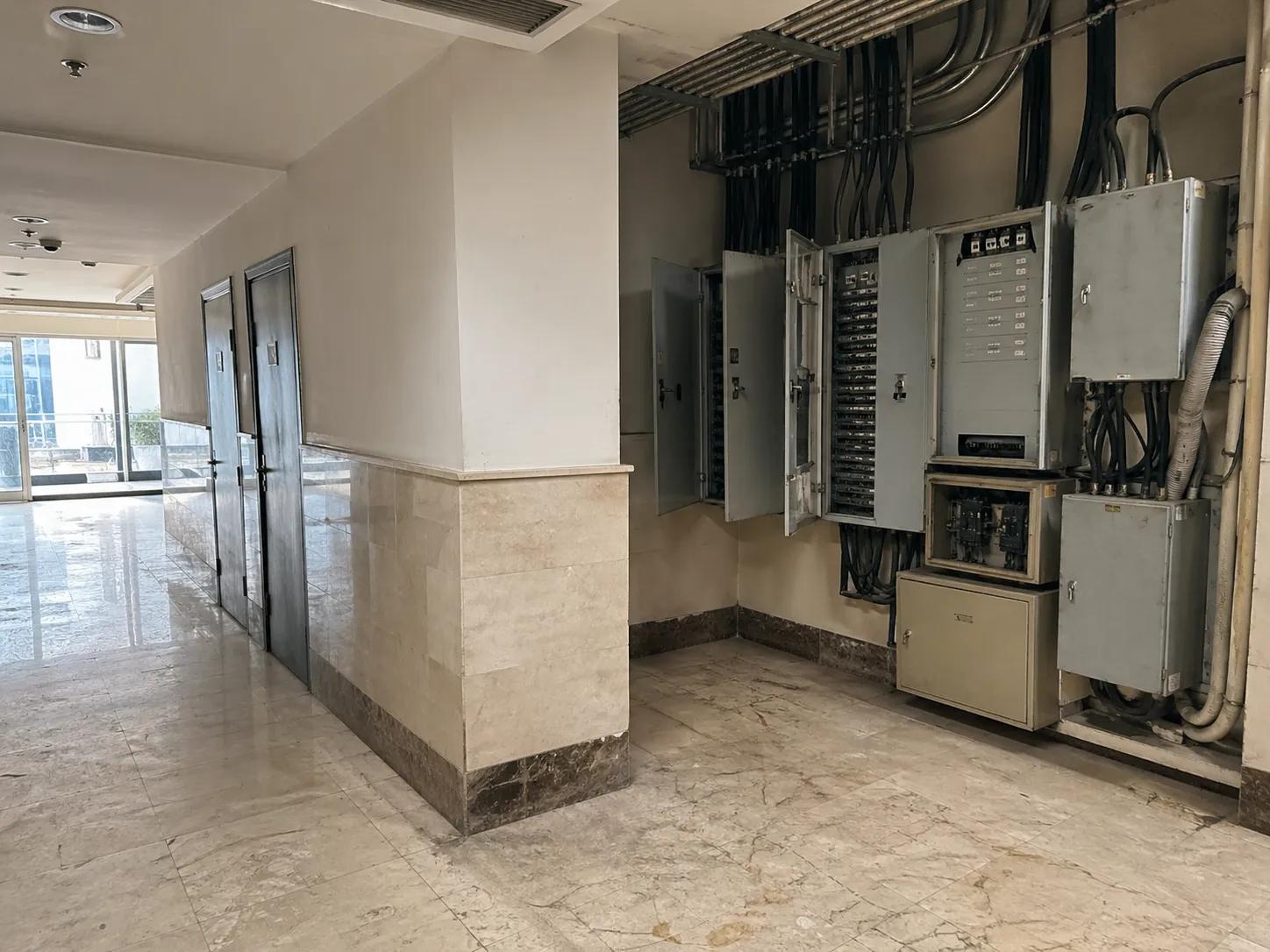 Korumasız elektrik panosu