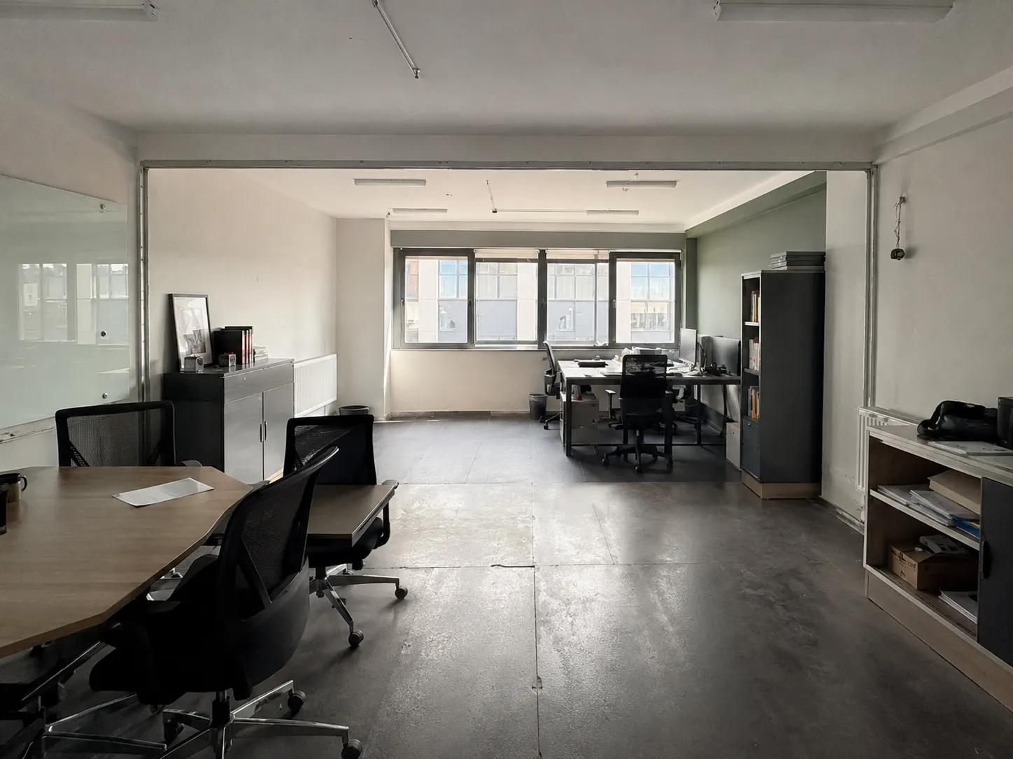 yanmayı geciktiren alçıpan bölme duvar vidalama öncesi ofis görünümü